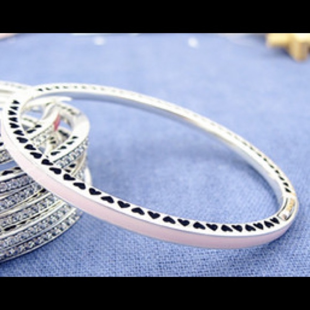 Radiant Hearts of PANDORA Bangle Bracelet